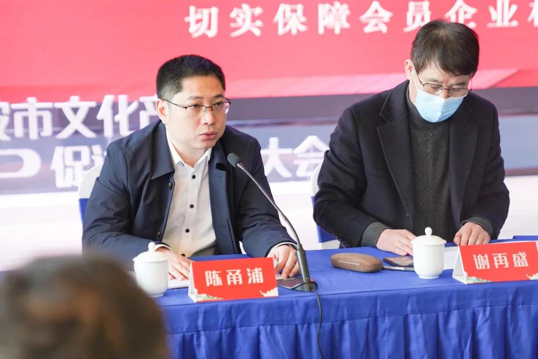 产业促进会专职副秘书长周瑞锋致贺词△中共宁波市委宣传部常务副部长
